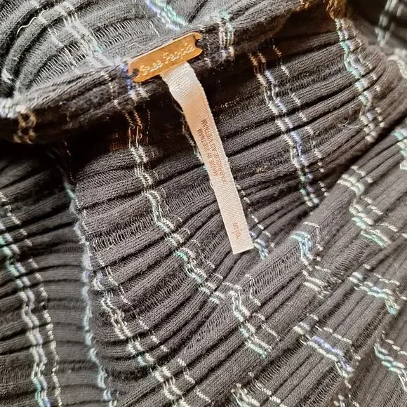 Free People Girlfriend combo top striped seer sucker puff sleeve v neck blouse - Picture 5 of 7